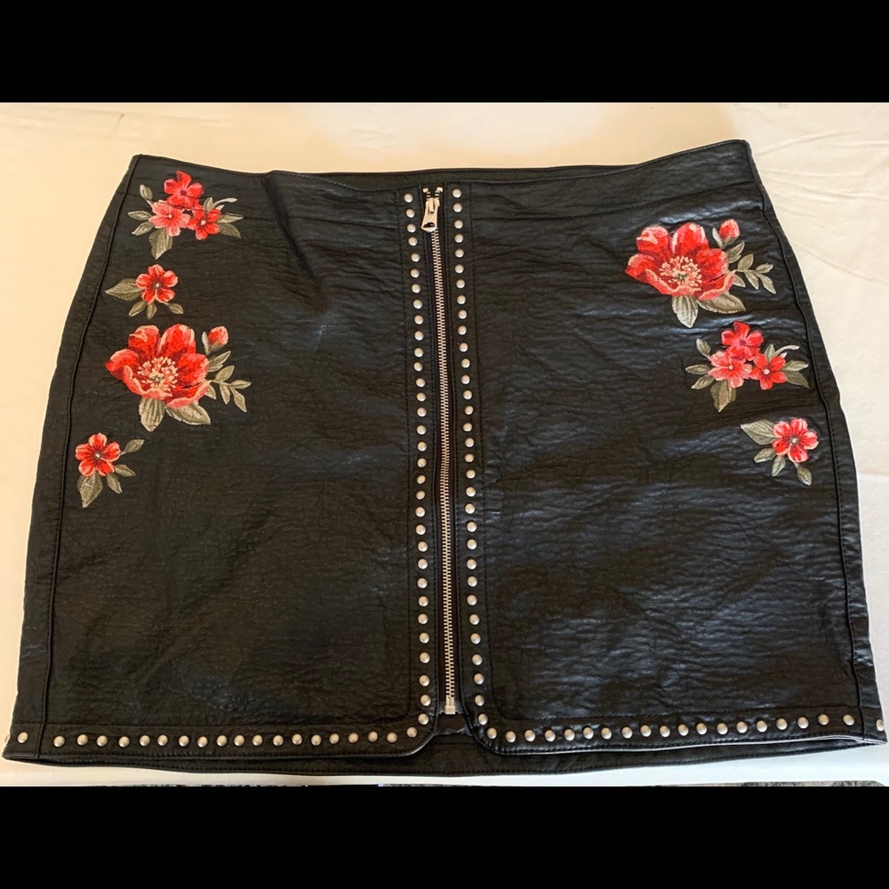 FAUX LEATHER SKIRT FROM AE w/ EMBROIDERED ROSES